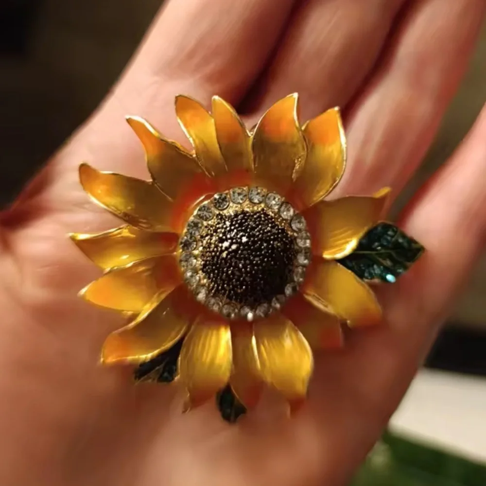 Floral Sunflower Brooch Pin – Crystal Rhinestone Flower Jewelry